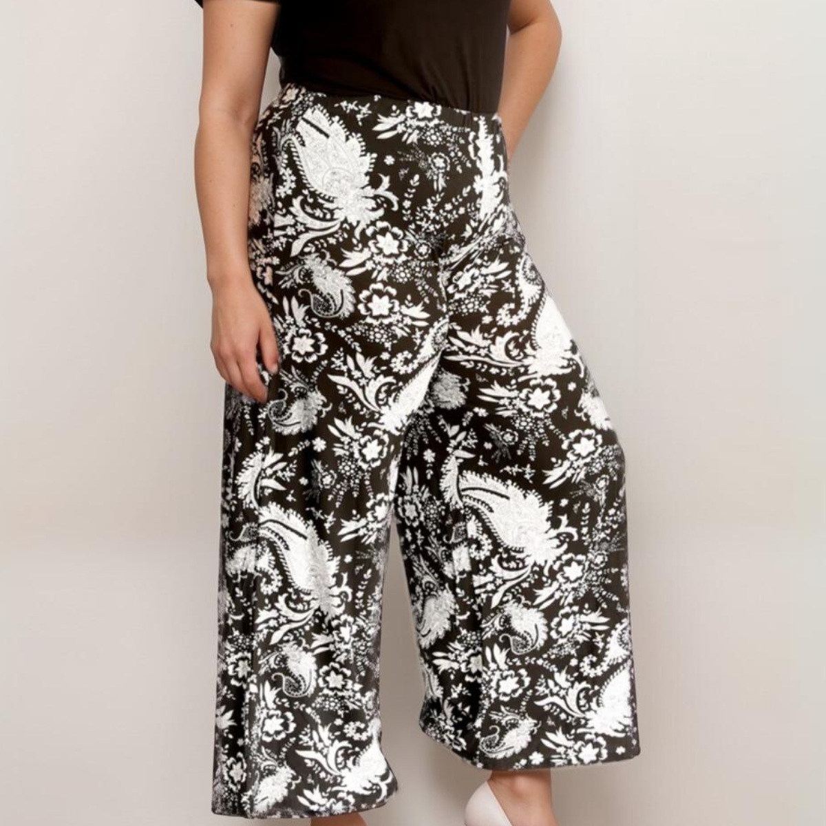 BLACK PAISLEY ELASTICATED WAIST PALAZZO TROUSERS