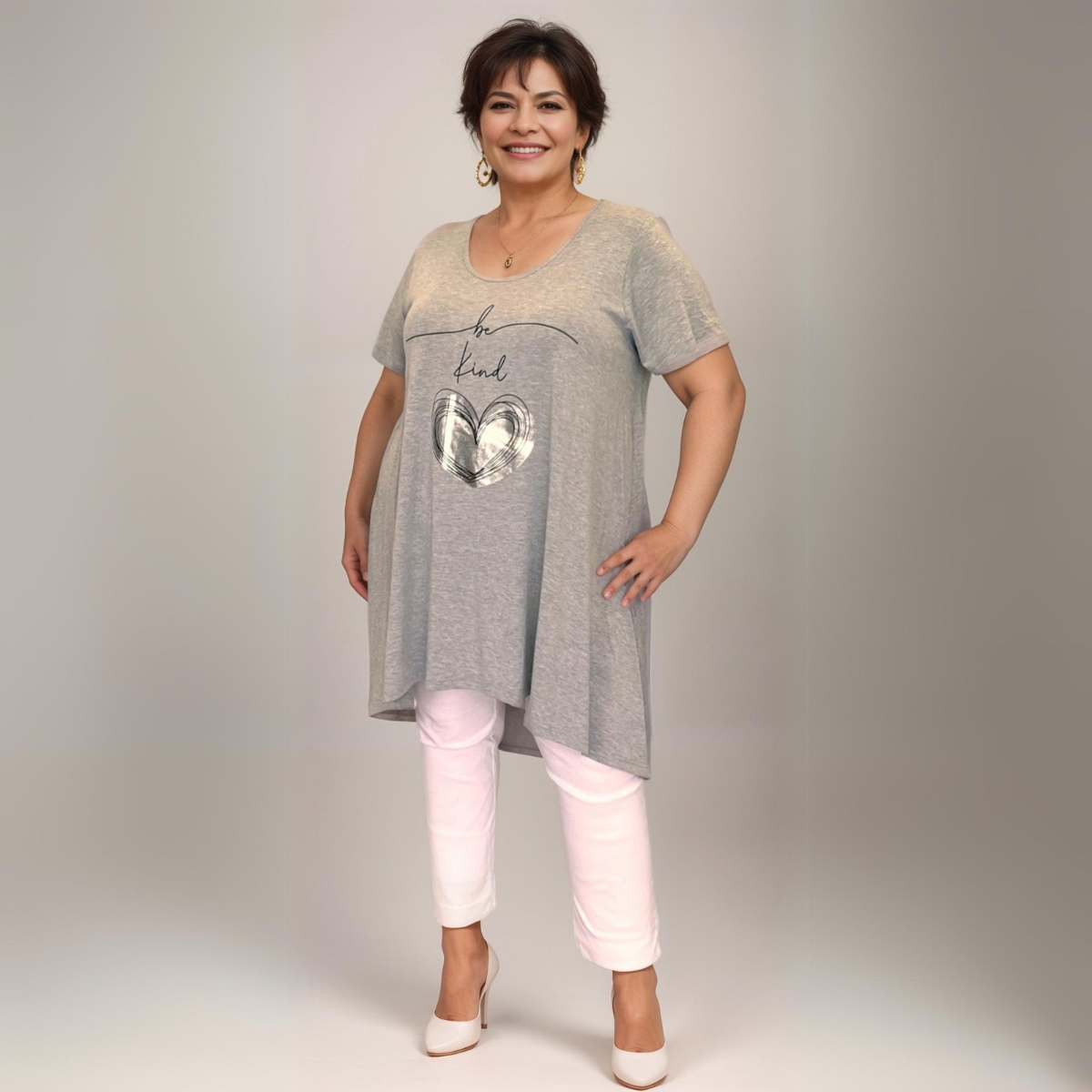 ROCKTHOSECURVES HANKY HEM BE KIND SILVER HEART SHORT SLEEVE SWING TOP