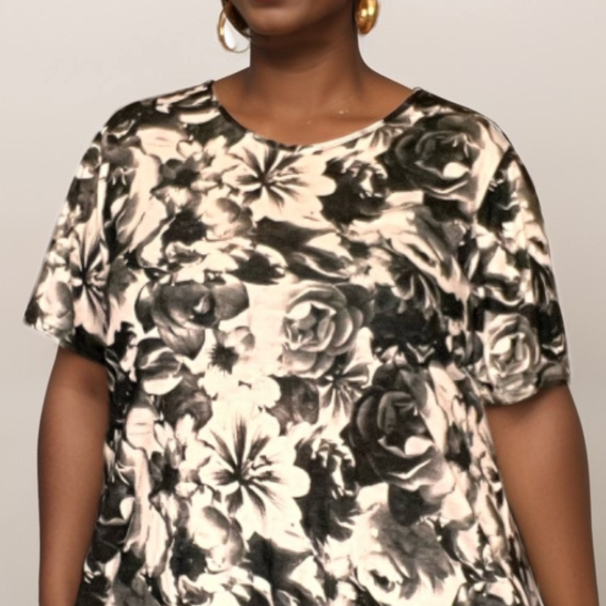 ROCKTHOSECURVES WHITE GREY FLORAL SHORT SLEEVE SWING TOP