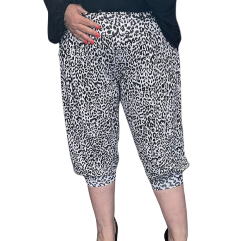 LEOPARD JERSEY 3/4 LENGTH LOOSE FITTING ALI BABA PANTS / SHORTSWhite Leopard / UK 12-14