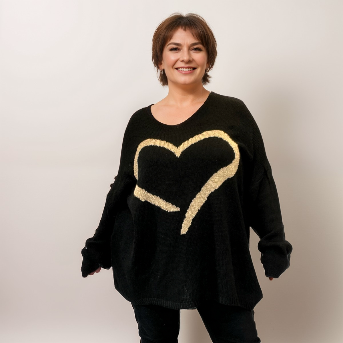 OVERSIZED V-NECK JUMPER WITH LARGE GOLD HEART