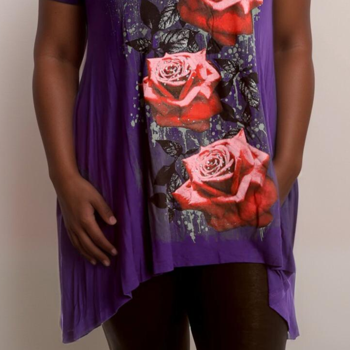 ROCKTHOSECURVES ROSES PRINT SHORT SLEEVE HANKY HEM TOP