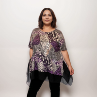 ROCKTHOSECURVES SHORT SLEEVE ABSTRACT TOP WITH CHIFFON HANKY HEM