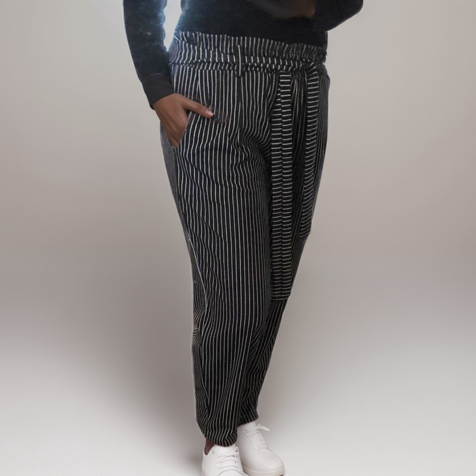 ROCKTHOSECURVES BLACK PINSTRIPED TROUSERS WITH POCKETS