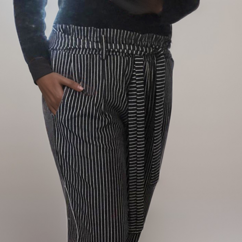 ROCKTHOSECURVES BLACK PINSTRIPED TROUSERS WITH POCKETS