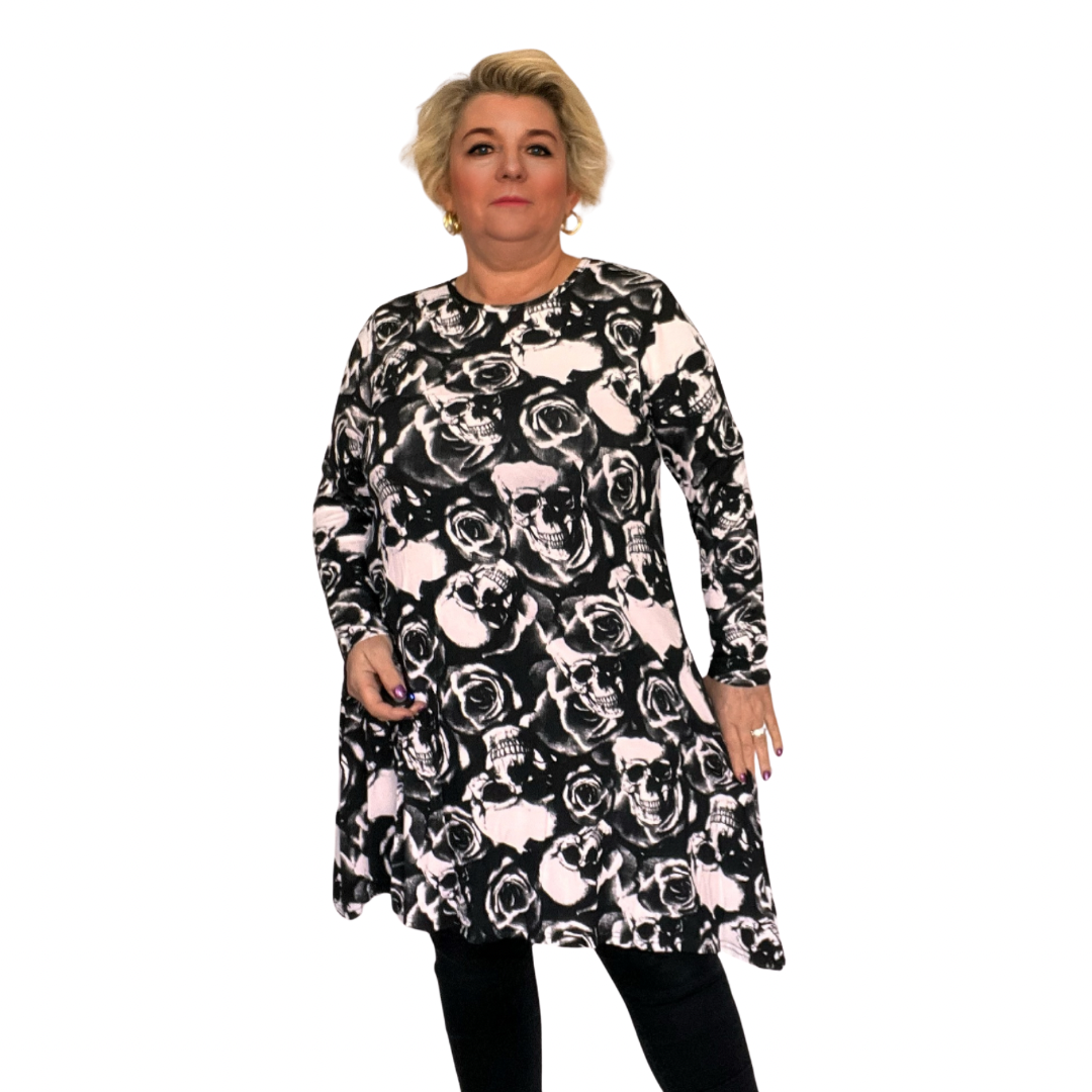 SKULLS AND ROSES 3/4 SLEEVE SWING TOP