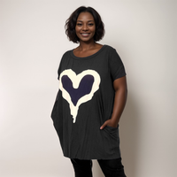 ROCKTHOSECURVES CAP SLEEVE DIPPED HEM T-SHIRT WITH HEART