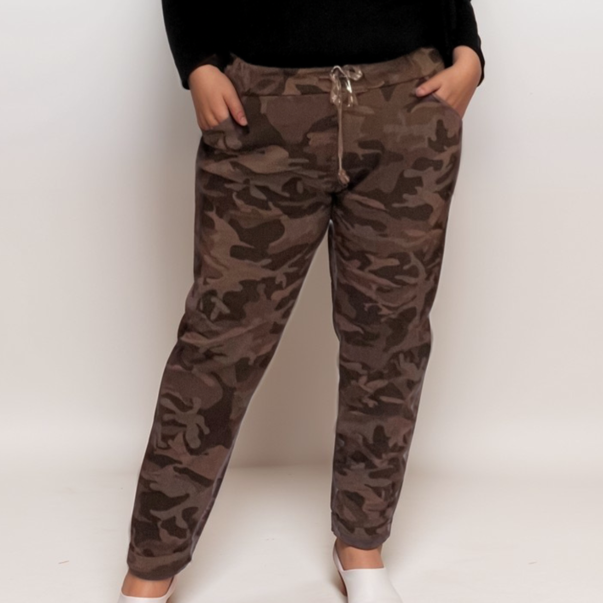 VERY STRETCHY CAMO PRINT TROUSERS / JEANS WITH SIDE POCKETS