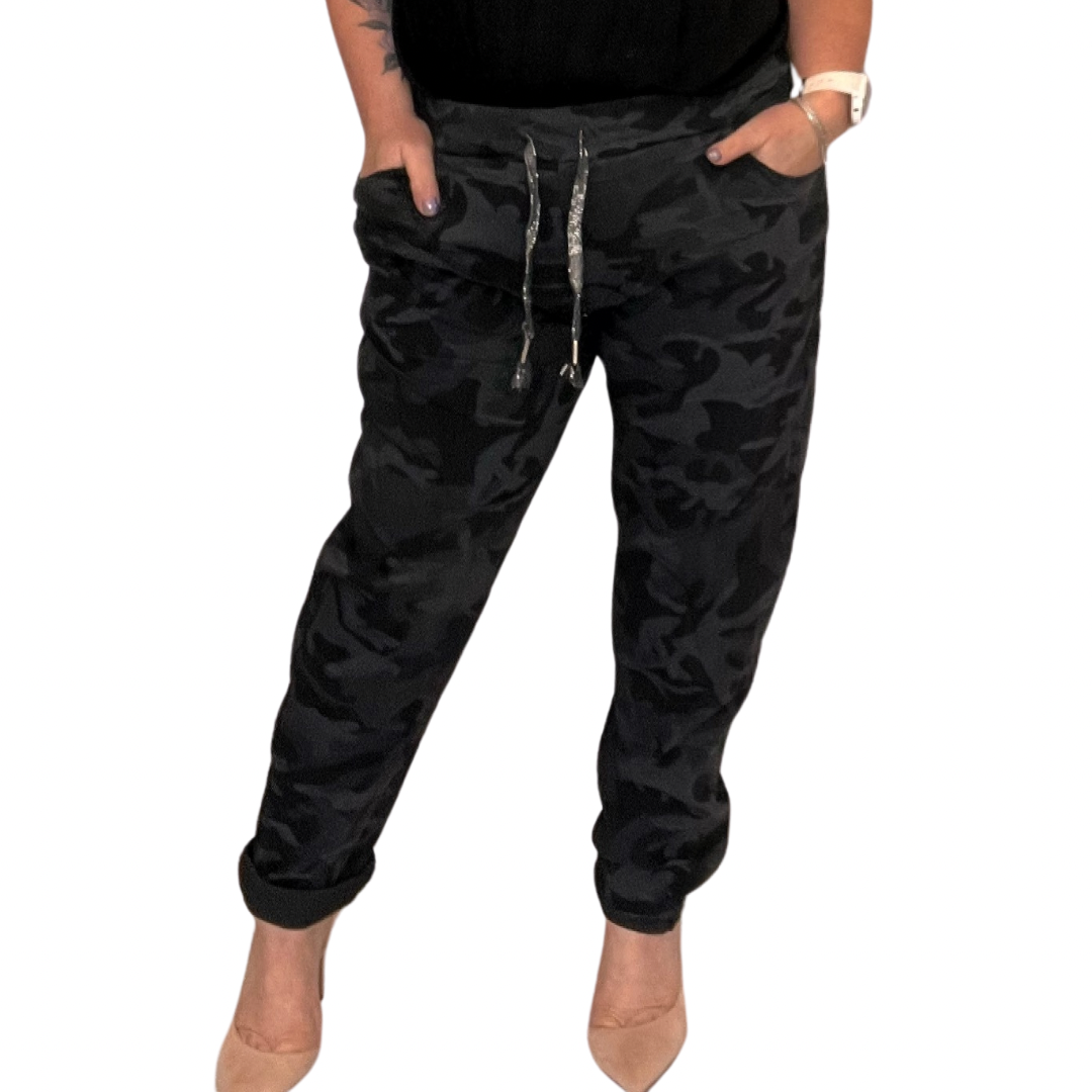 VERY STRETCHY CAMO PRINT TROUSERS / JEANS WITH SIDE POCKETS