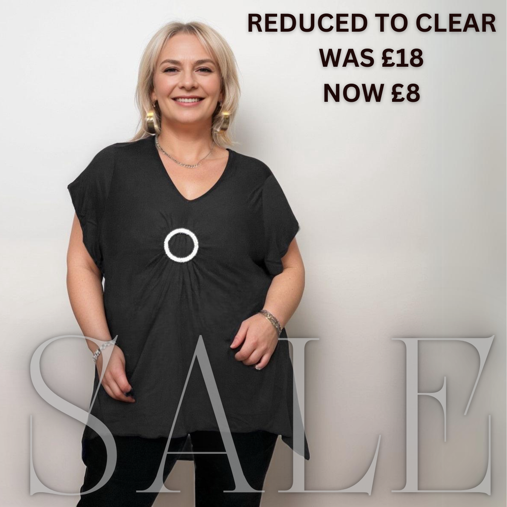 Plus Size Hanky Hem Short Sleeve V‑Neck Top with Circle Brooch