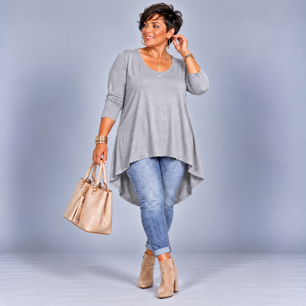 Plain 3/4 Sleeve Dipped Hem Top
