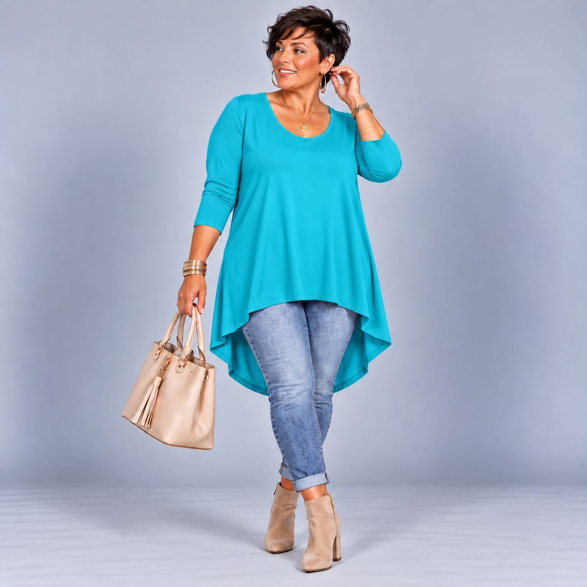 Plain 3/4 Sleeve Dipped Hem Top