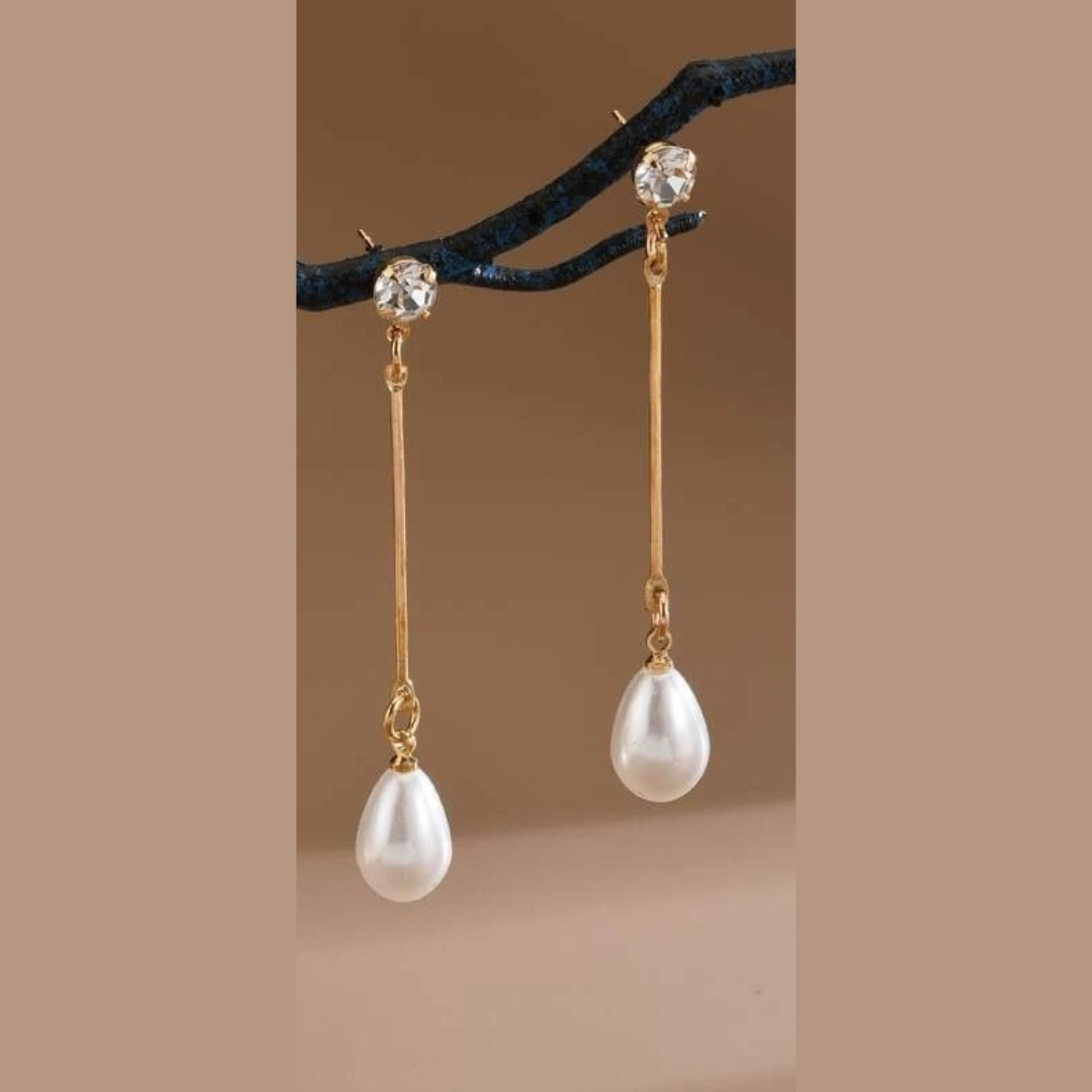 LONG DROP EARRINGS WITH RHINESTONE AND FAUX PEARLS