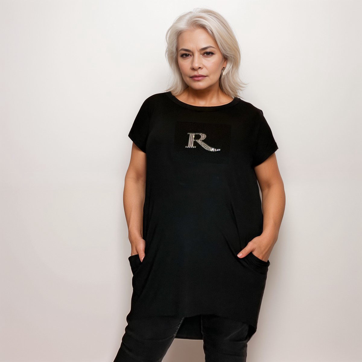 LONG DIPPED HEM POCKET T-SHIRT WITH DIAMANTE R