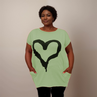 ROCKTHOSECURVES CAP SLEEVE DIPPED HEM T-SHIRT WITH HEART