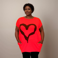 ROCKTHOSECURVES CAP SLEEVE DIPPED HEM T-SHIRT WITH HEART