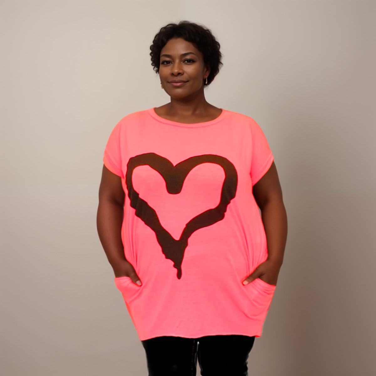 CAP SLEEVE DIPPED HEM T-SHIRT WITH HEART