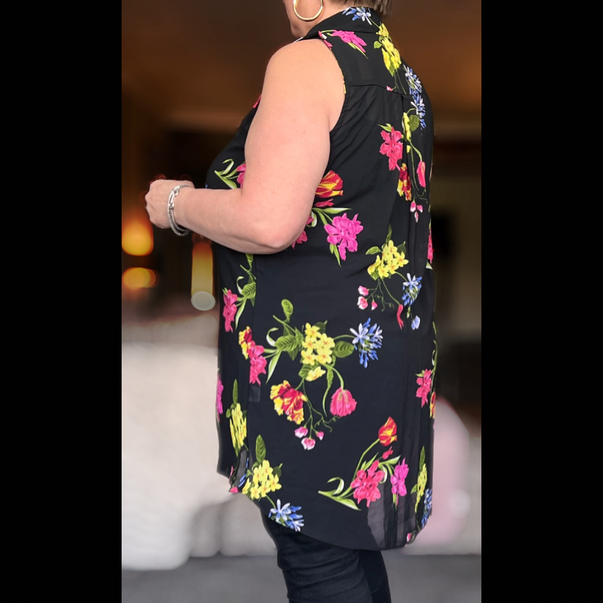 ROCKTHOSECURVES BLACK FLORAL SLEEVELESS CHIFFON SHIRT WITH DIPPED HEM