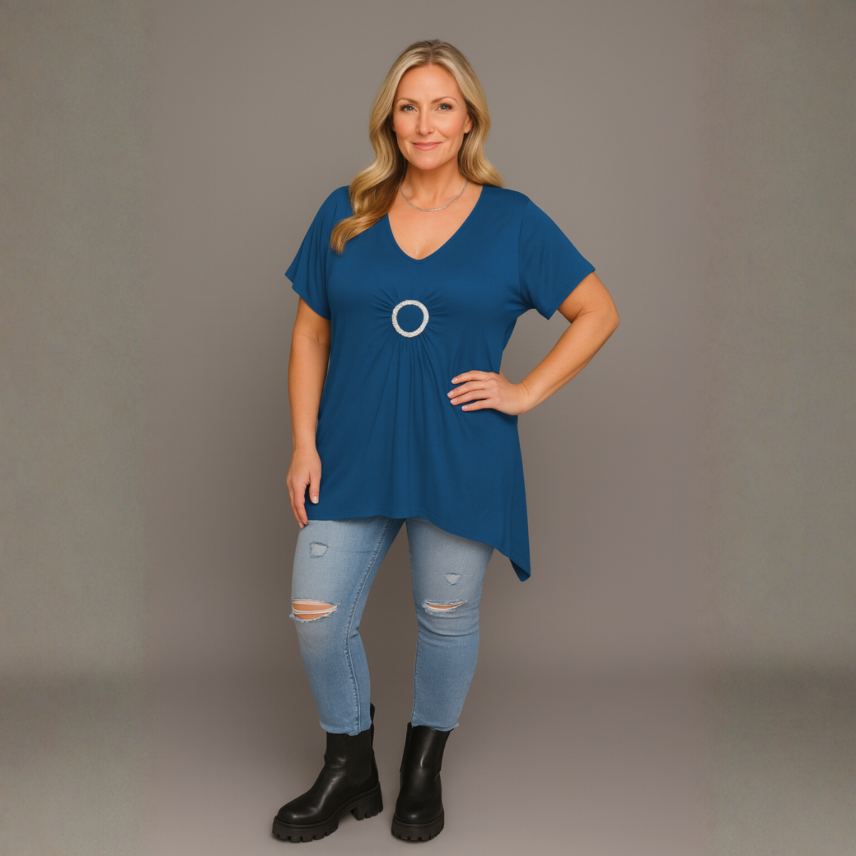 Hanky Hem Short Sleeve V‑Neck Top with Circle Brooch