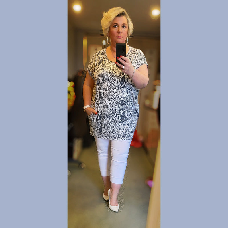 DIPPED HEM CAP SLEEVE TOP / T-SHIRT WITH SIDE POCKETS