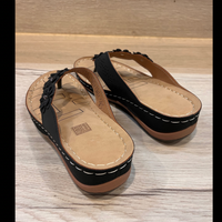 Lightweight Flower Low Wedge Sandals