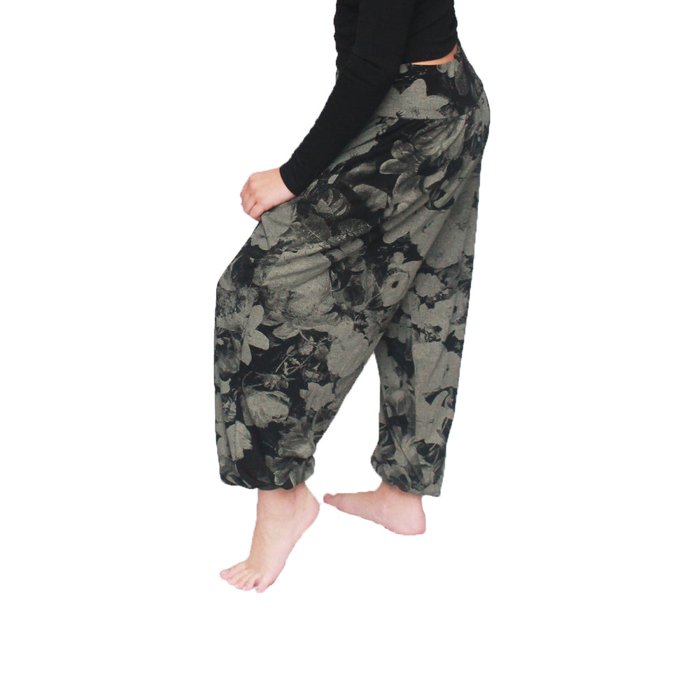 Comfy elastic waist high rise Harem trousers - PLUS SIZES TOOBlack / Grey Floral / UK 12-14