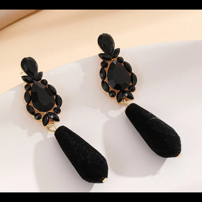 ROCKTHOSECURVES BLACK VELVET DROP EARRINGS