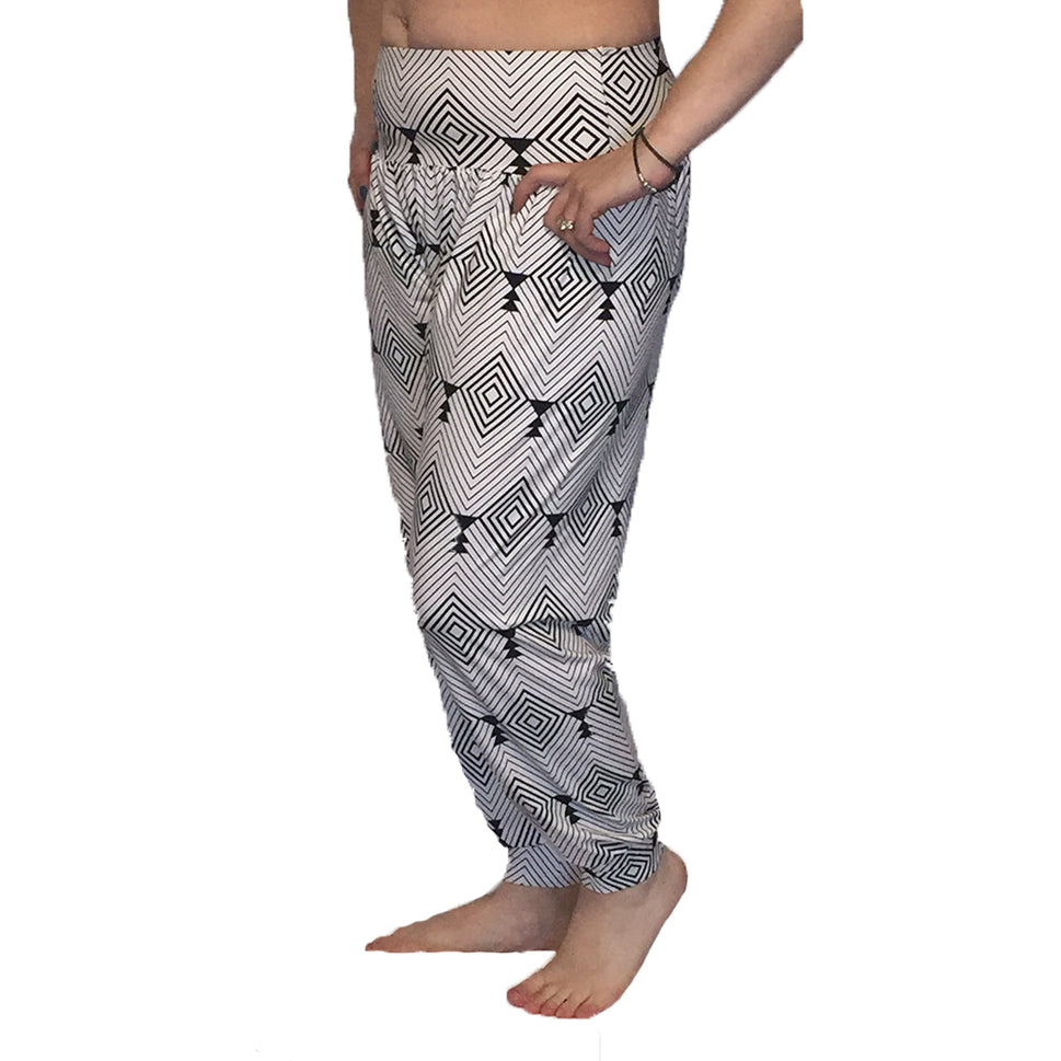 Comfy elastic waist high rise Harem trousers - PLUS SIZES TOOWhite / Black diamond / UK 12-14