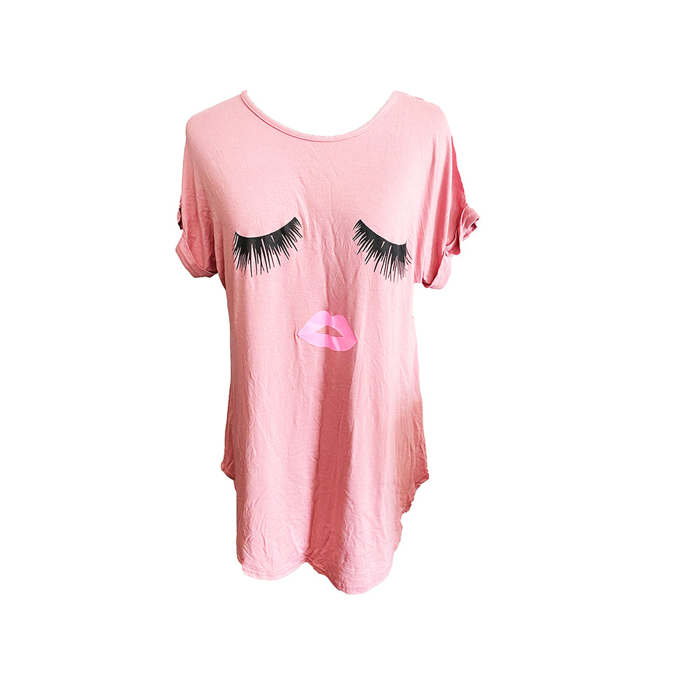 SLOGAN FRONT DIPPED HEM T-SHIRTPink Eyelash / ONE SIZE