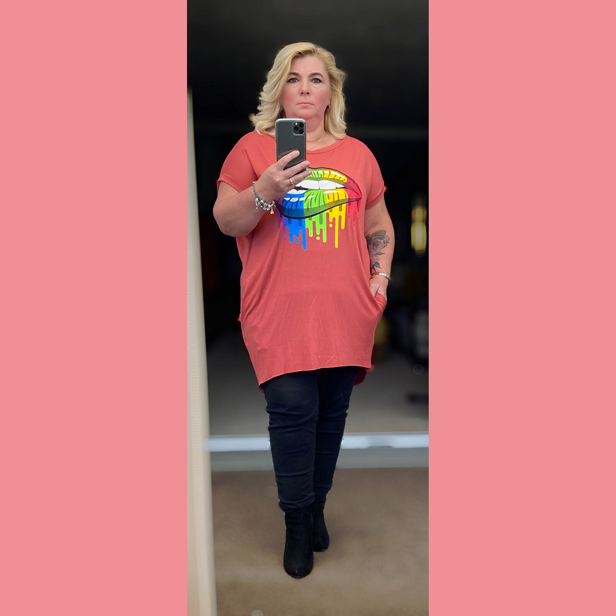 ROCKTHOSECURVES LONG DIPPED HEM TOP RAINBOW LIPS AND SIDE POCKETS
