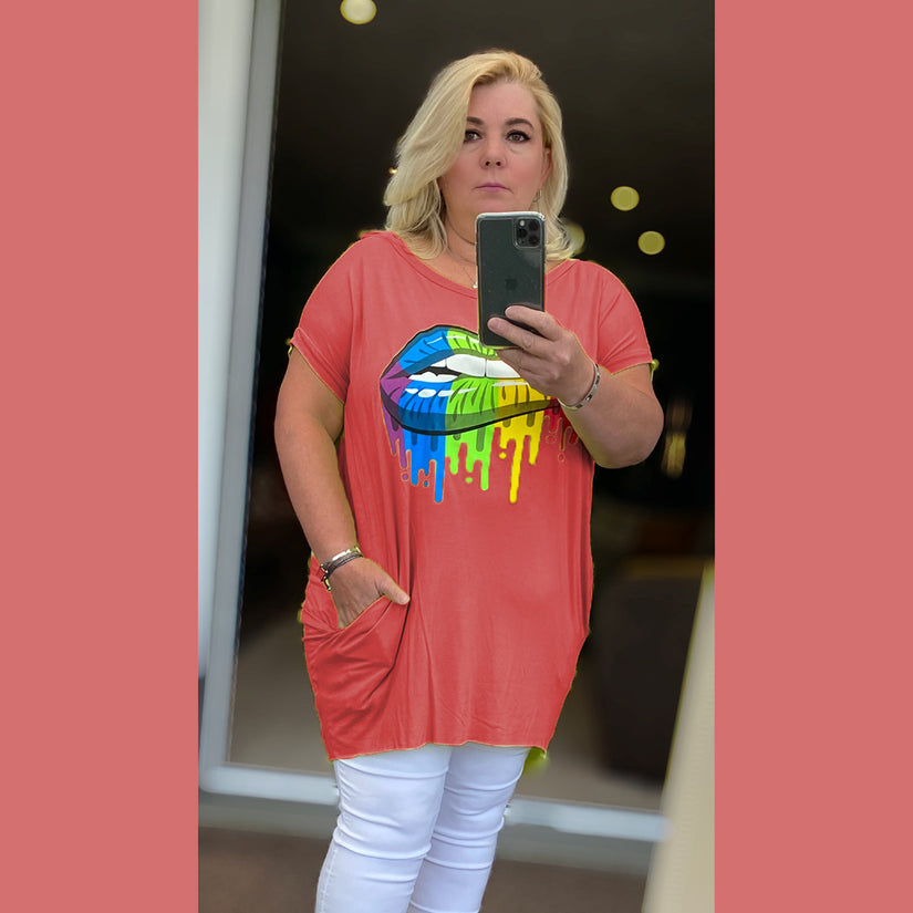 ROCKTHOSECURVES LONG DIPPED HEM TOP RAINBOW LIPS AND SIDE POCKETS